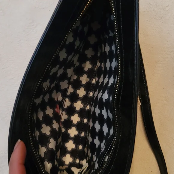 Kate Spade bag crossbody black patent leather gold trim and chain - Picture 8 of 9